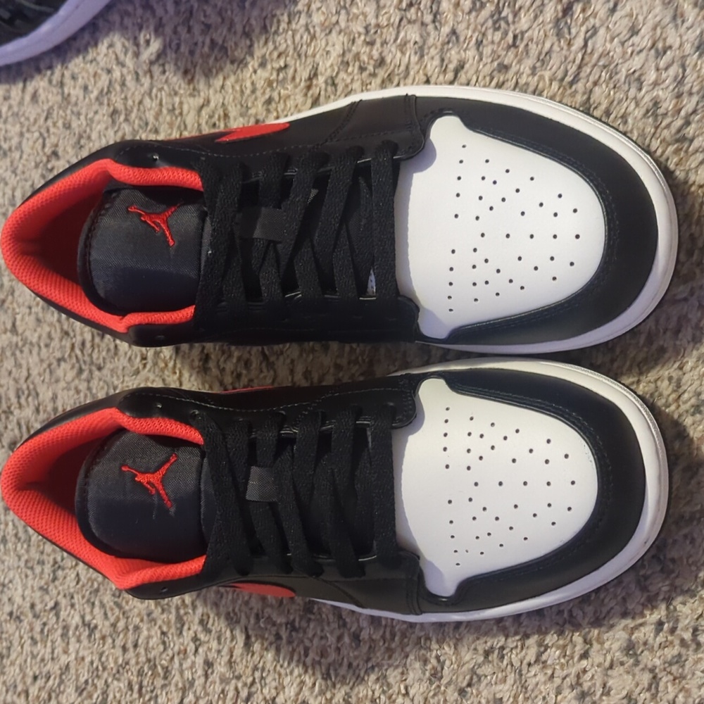 Jordan 1 lows black and red